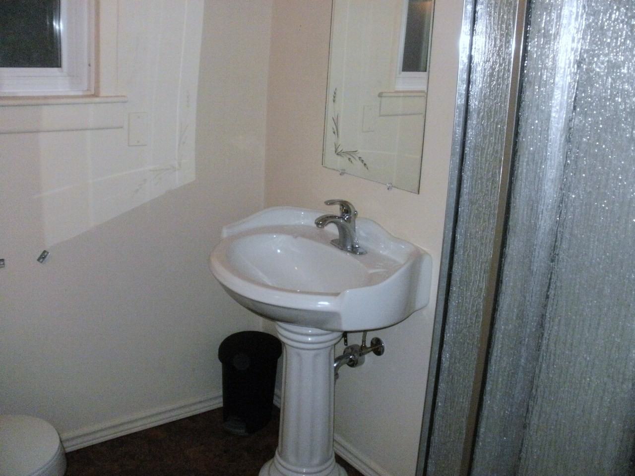 427 Division St - Photo 2 of 5