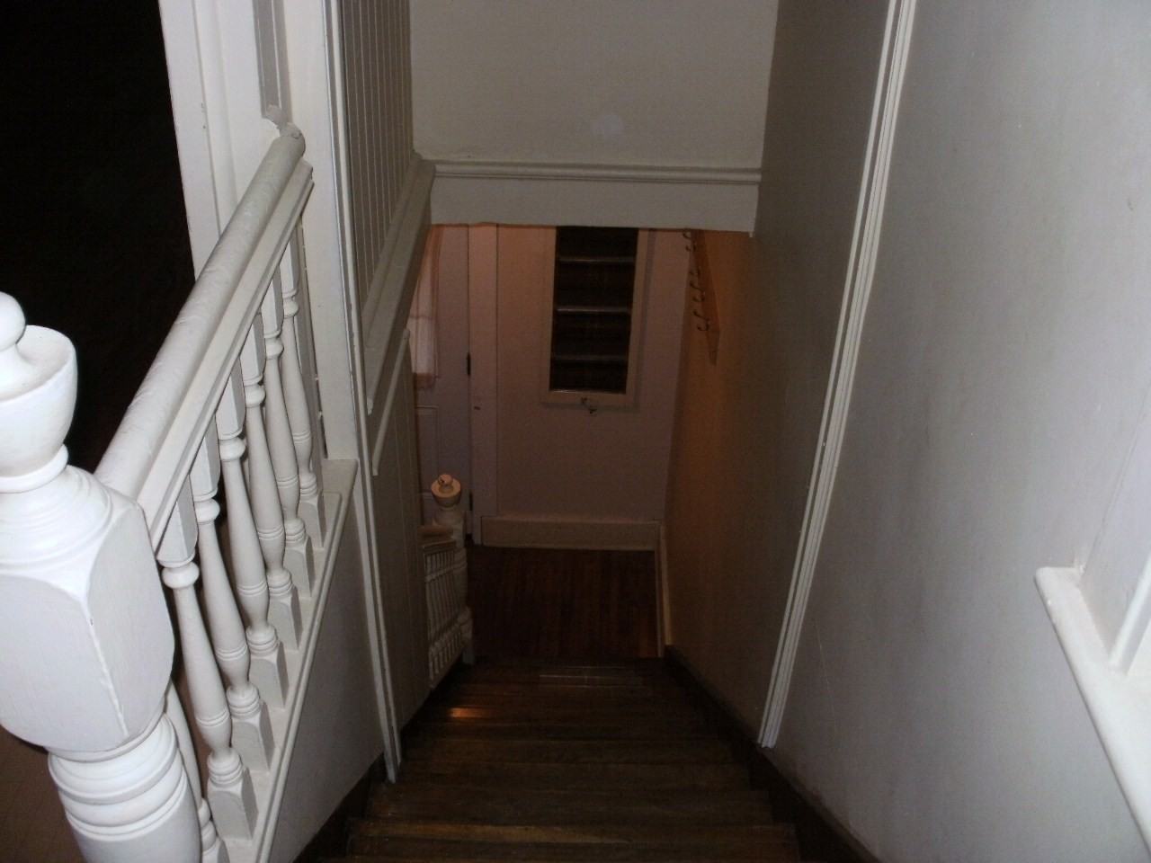 427 Division St - Photo 3 of 5