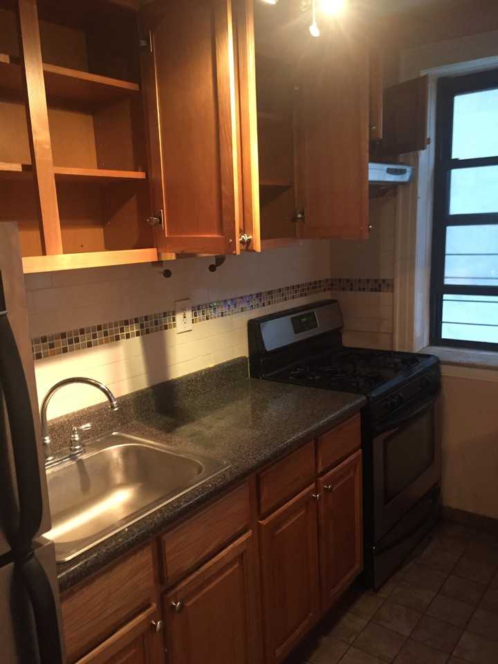 48 W 47th St 1F - Photo 2 of 10