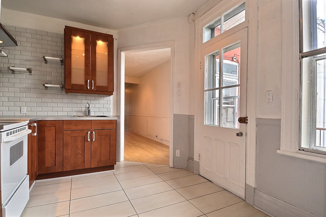 5501 4e Avenue - Photo 2 of 12