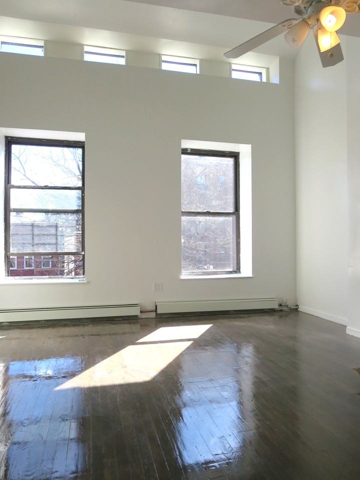 673 Monroe St - Photo 2 of 7