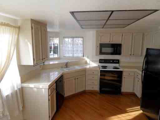 263 Snell Ct - Photo 2 of 12