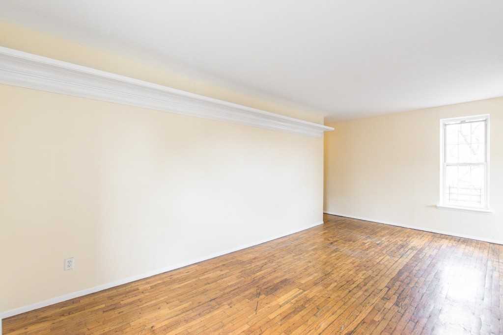 471 W 23rd St - Photo 2 of 6