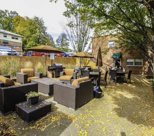 2140 N Pierce St - Photo 2 of 4