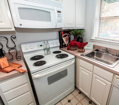 2140 N Pierce St - Photo 3 of 4