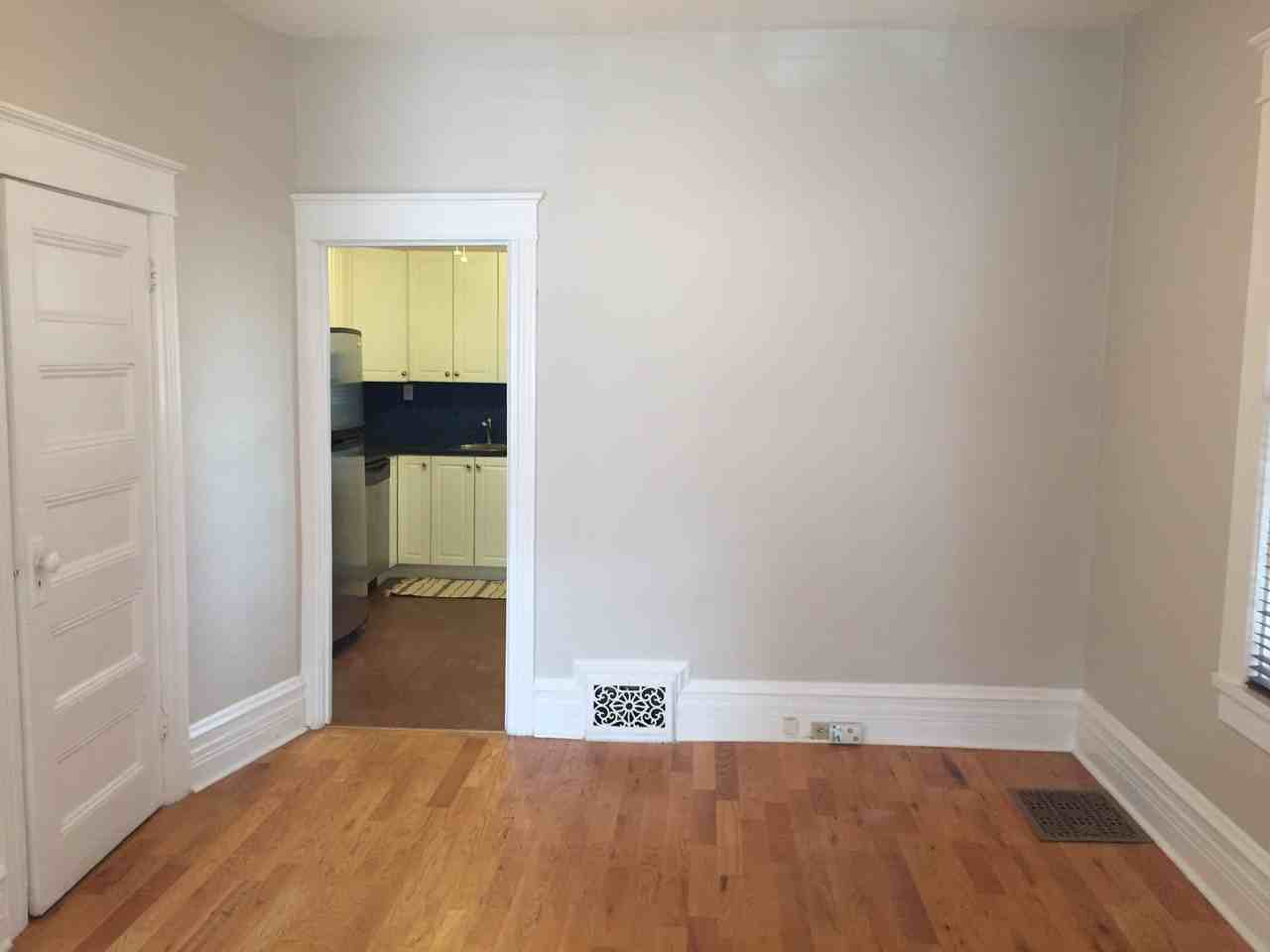 127 Concord St S - Photo 3 of 7