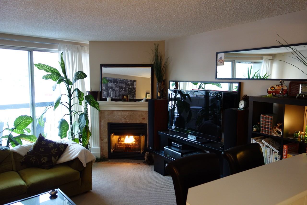 323 13 Ave SW - Photo 2 of 7