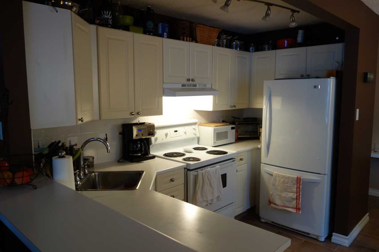 323 13 Ave SW - Photo 3 of 7