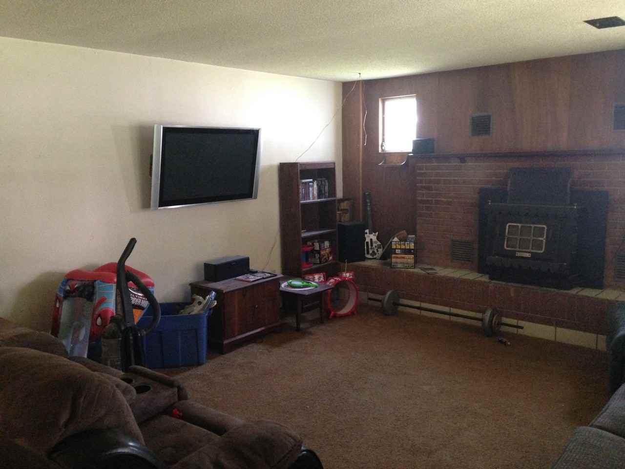 110 Helen St - Photo 3 of 7