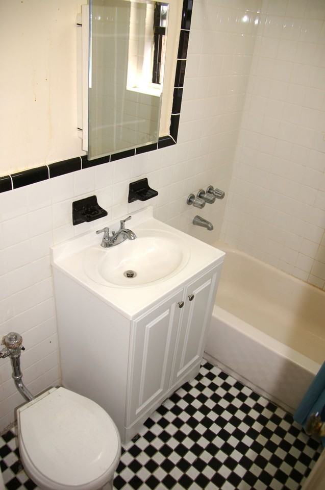 59-16 Woodside Ave - Photo 3 of 16