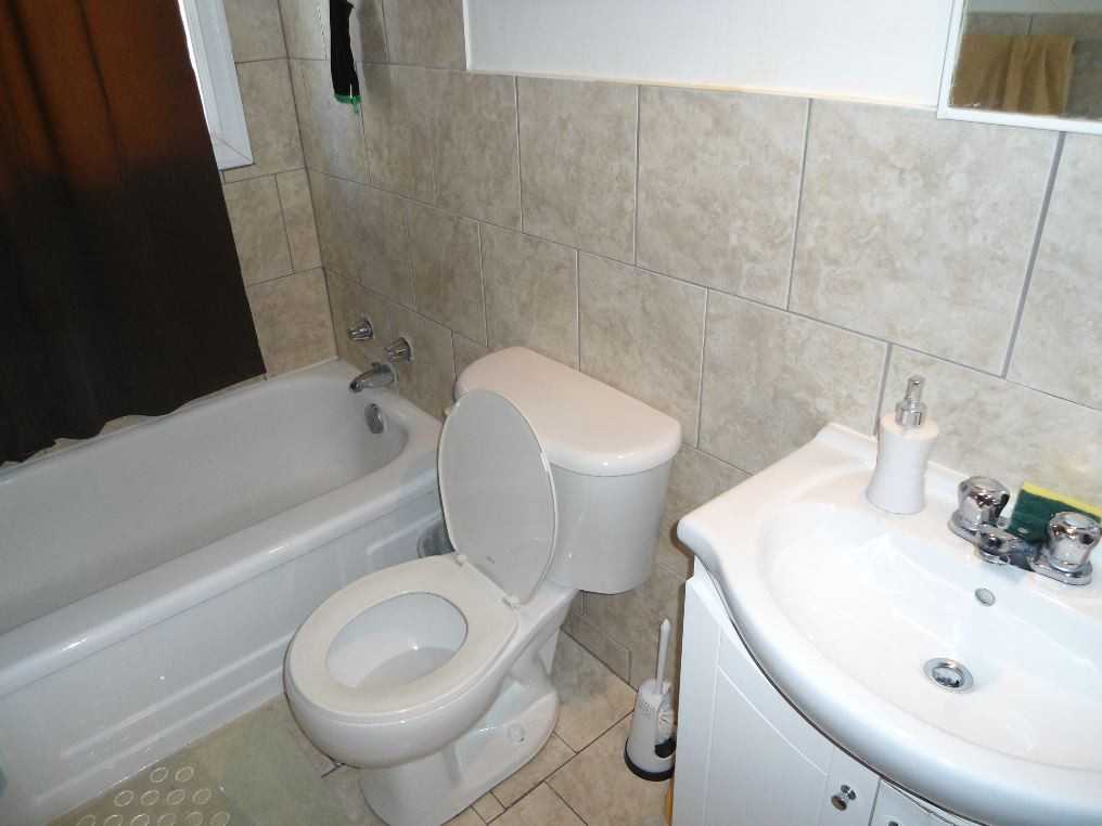 441 Alfred St - Photo 2 of 5