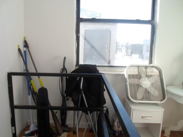 249 E 10th St 13 - Photo 3 of 10