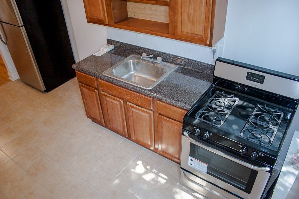 124 Linden St - Photo 3 of 3