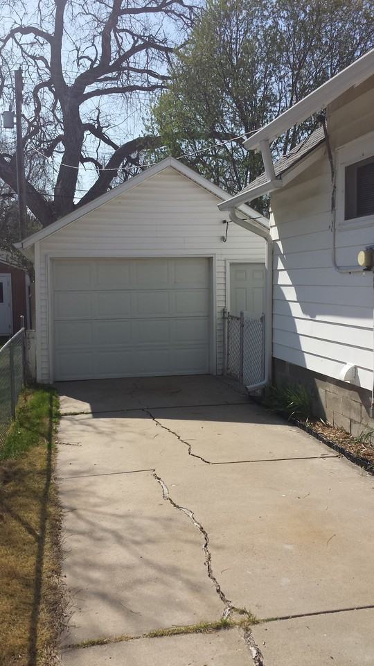 3731 S 17th St - Photo 2 of 14