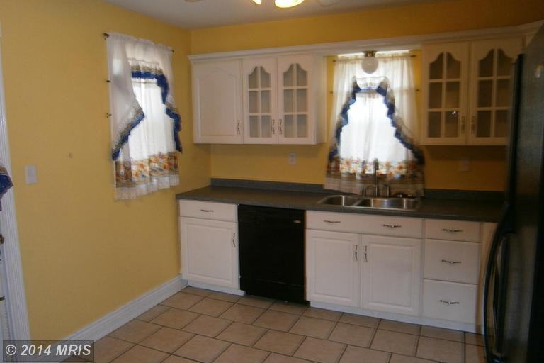 3906 Matthews Dr - Photo 2 of 4