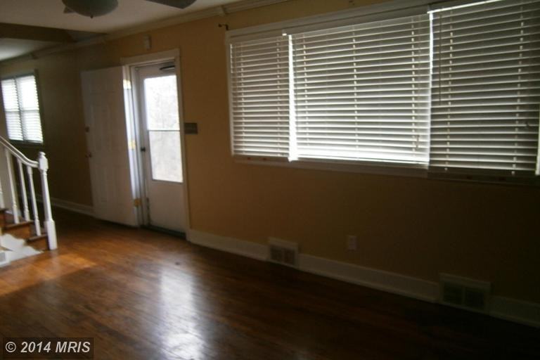 3906 Matthews Dr - Photo 3 of 4