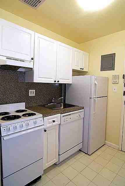 W 74th St #678