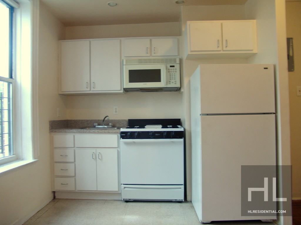 50 Stratford #B05 - Photo 3 of 4