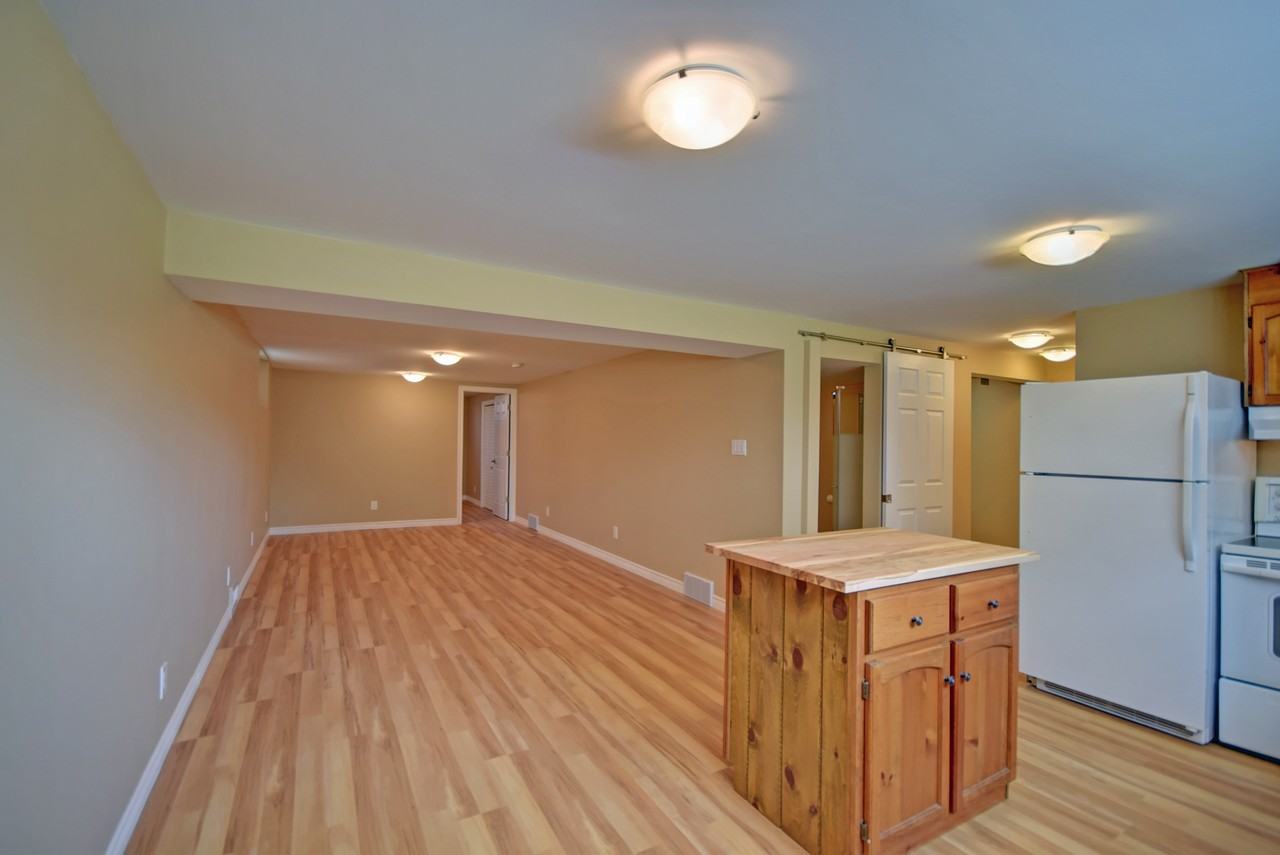 12 Oakhurst Crescent - Photo 3 of 9