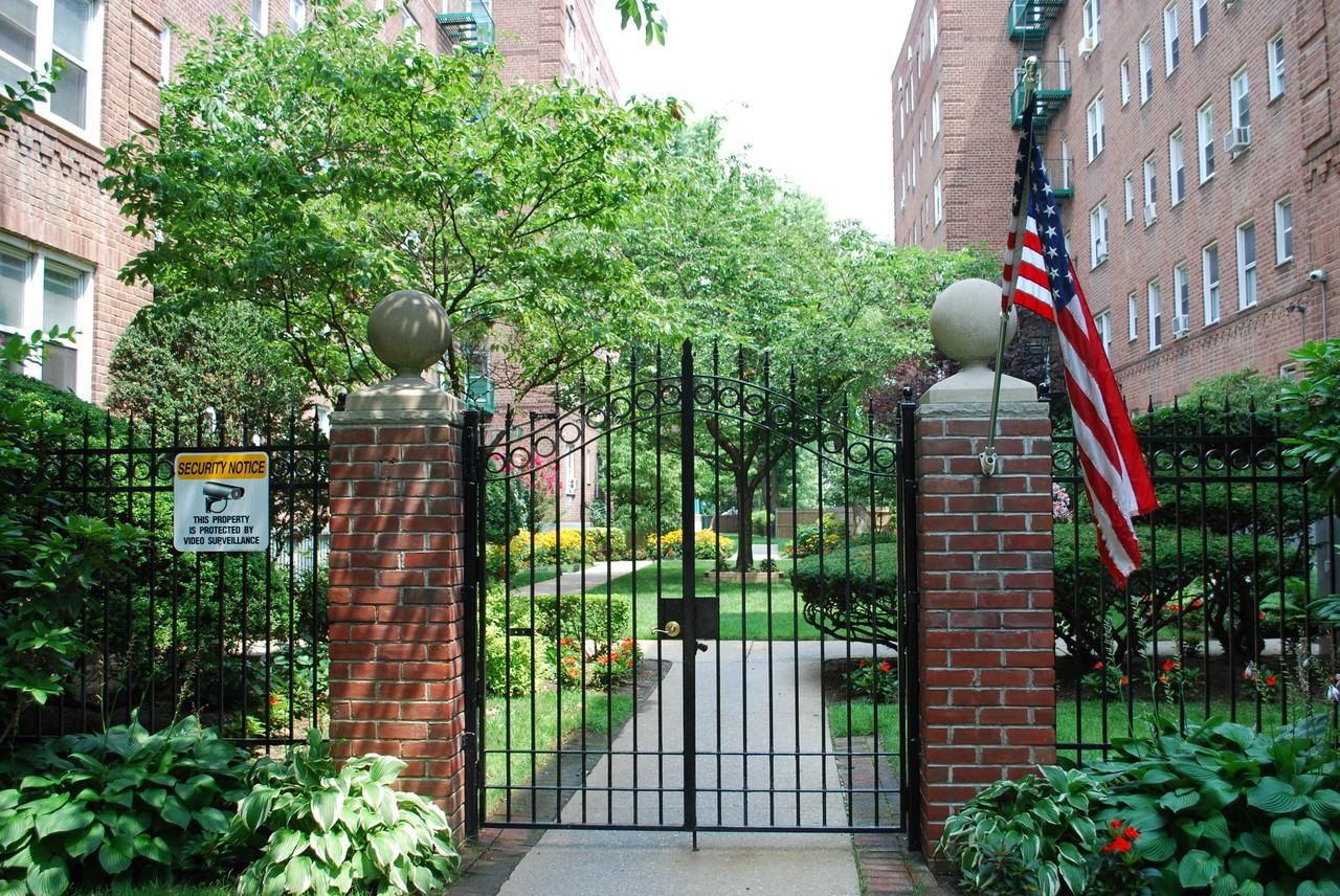 34 Cathedral Ave #6F - Photo 2 of 9