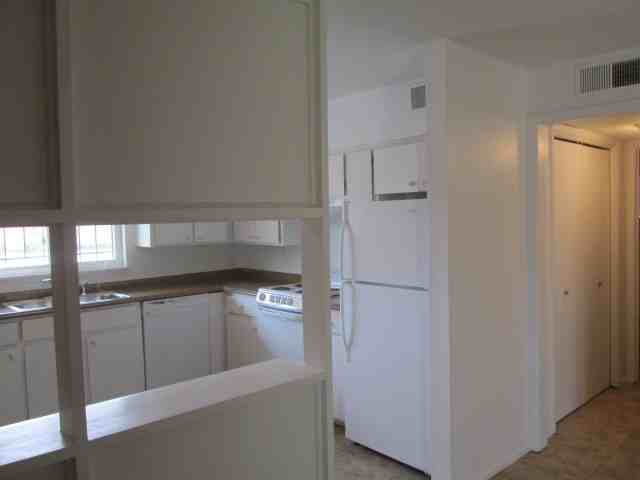 601 Virginia St NE - Photo 2 of 9