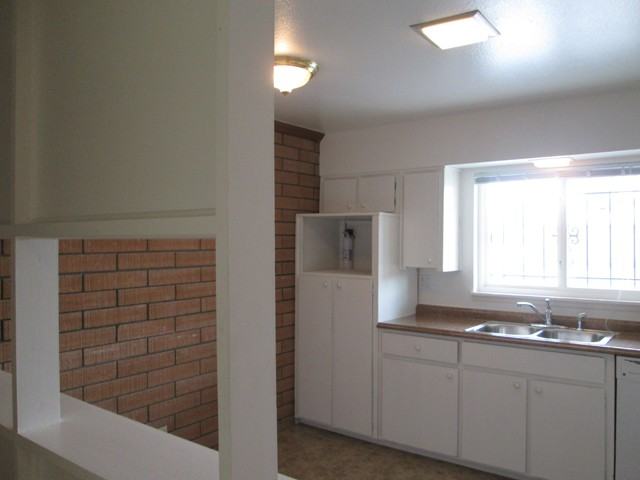 601 Virginia St NE - Photo 3 of 9