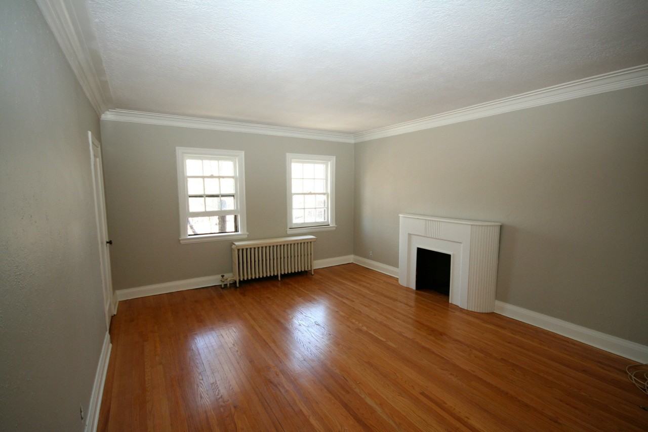 1184 Avenue Rd - Photo 2 of 3