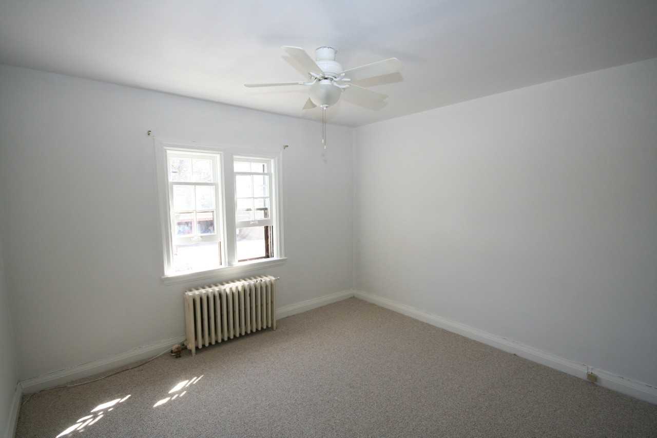 1184 Avenue Rd - Photo 3 of 3