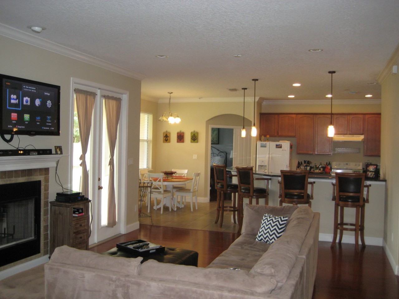 1917 Bel Air Ave - Photo 2 of 6