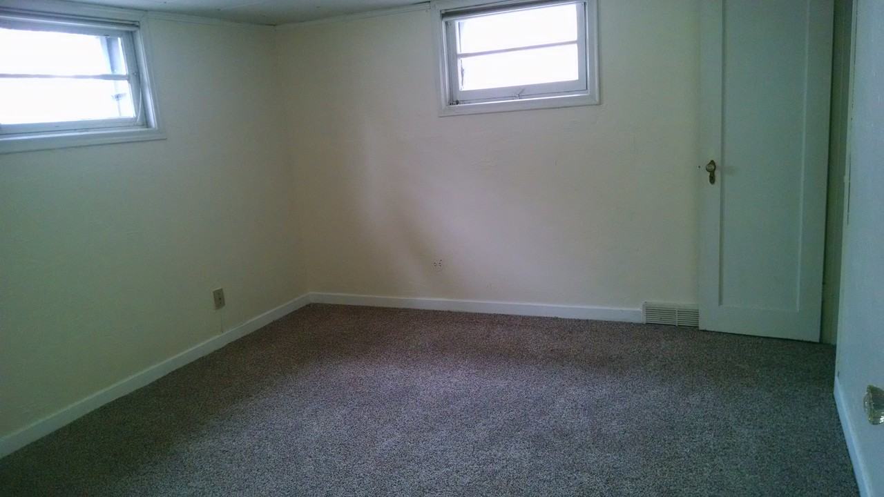 1632 9 St NW - Photo 3 of 7