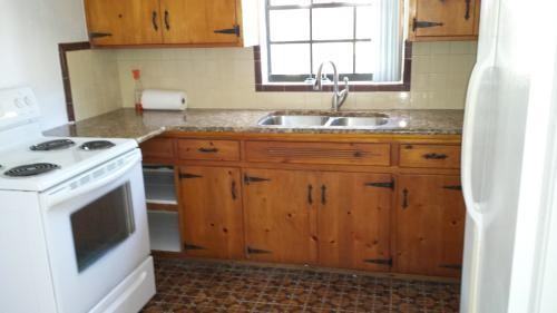 627 Superior Ave - Photo 3 of 4