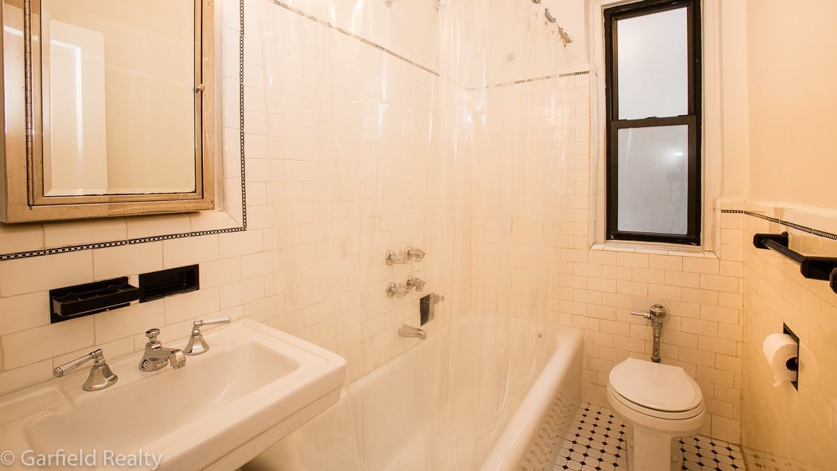 345 4th Ave - Photo 2 of 3