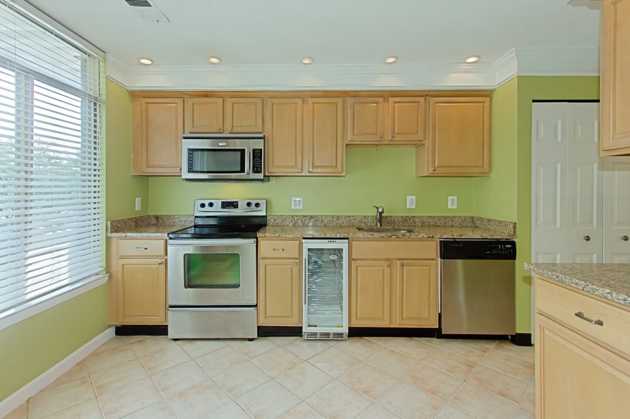 634 S Hayes St #1 - Photo 3 of 9