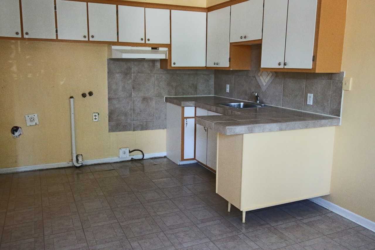 12025 Rue Ontario E #4-6-8 - Photo 2 of 5