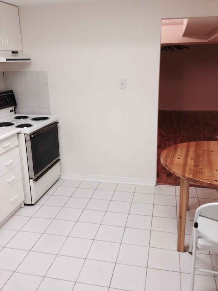 368 Highcliffe Dr - Photo 2 of 5