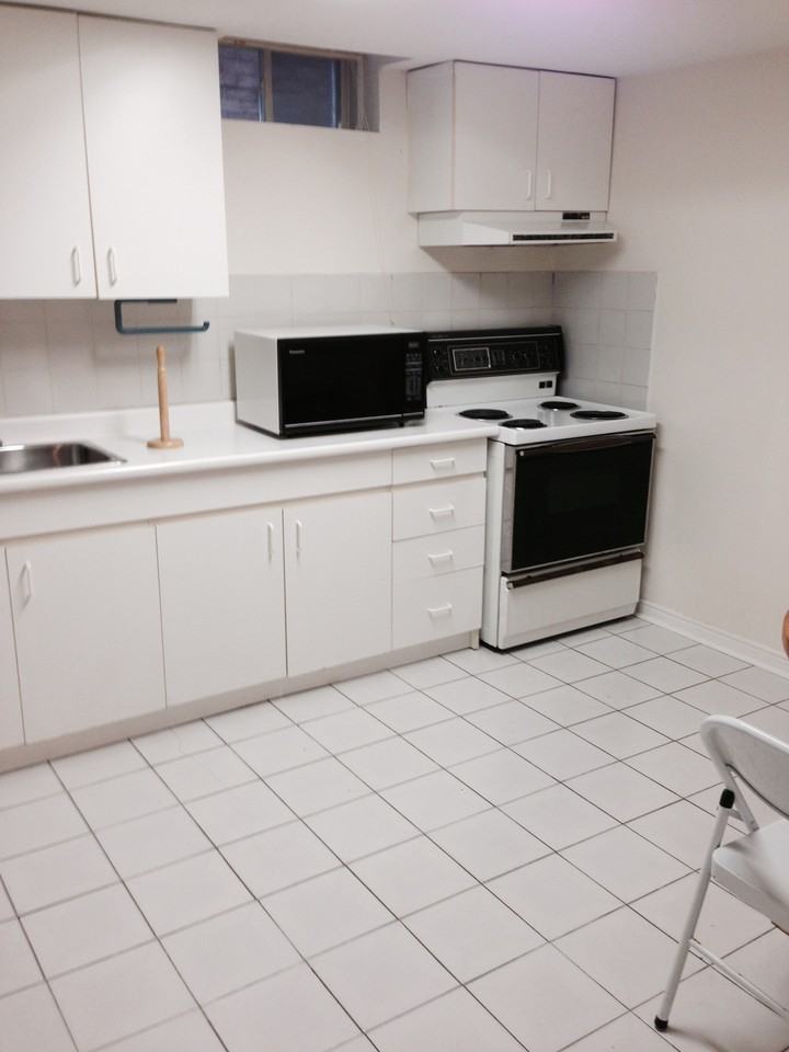 368 Highcliffe Dr - Photo 3 of 5