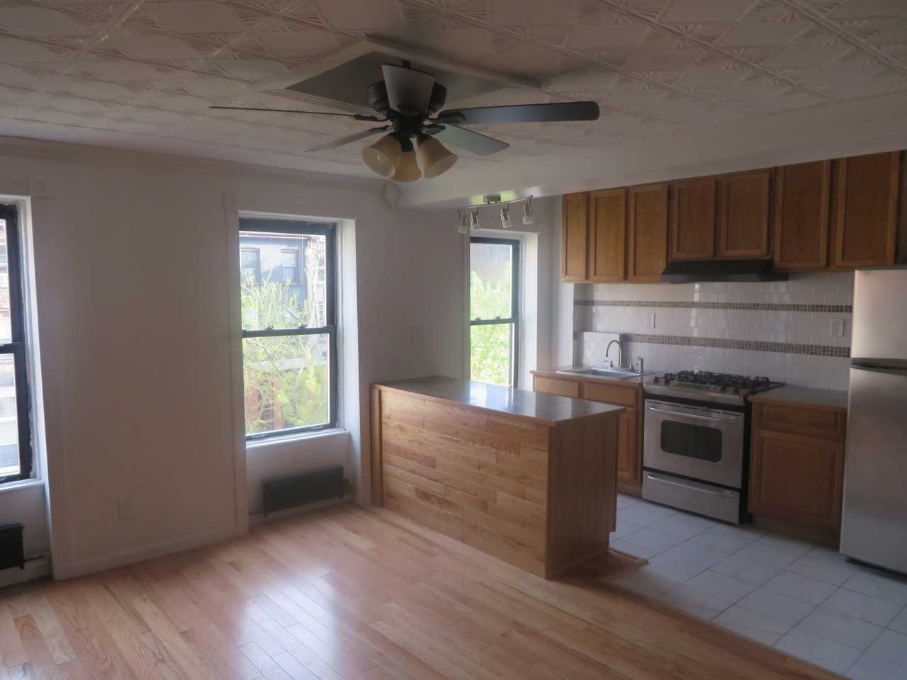 170 Macon St - Photo 2 of 25