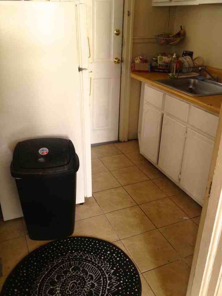 203 N Pine St - Photo 3 of 4