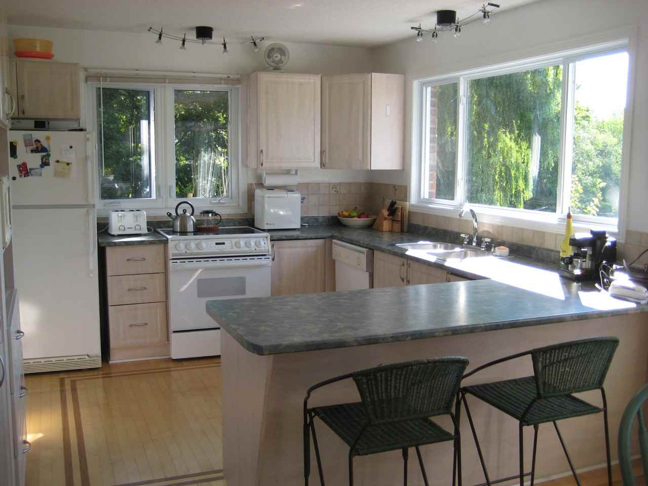 46 Rideau River Ln - Photo 2 of 4