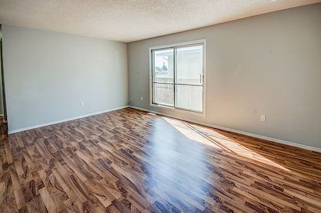 1817 39 St SE - Photo 2 of 11