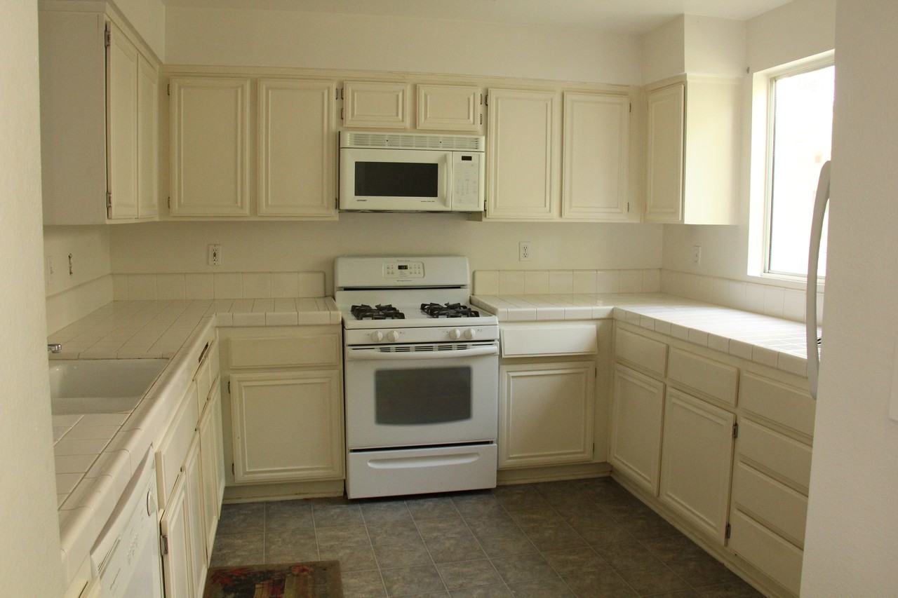 819 Atlantic Ave - Photo 2 of 9