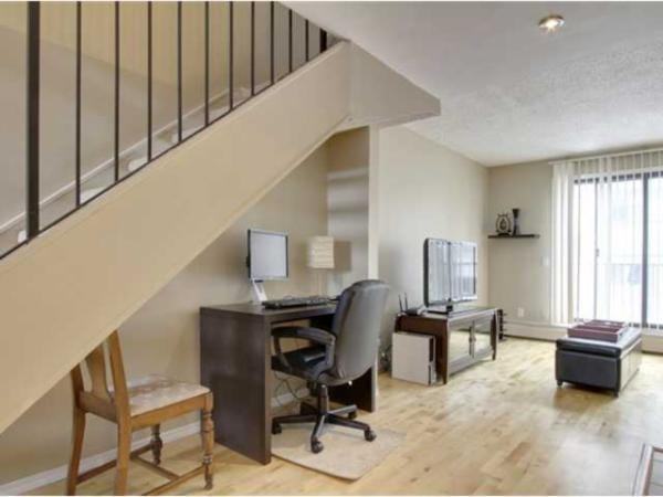 2400 15 St SW - Photo 2 of 12