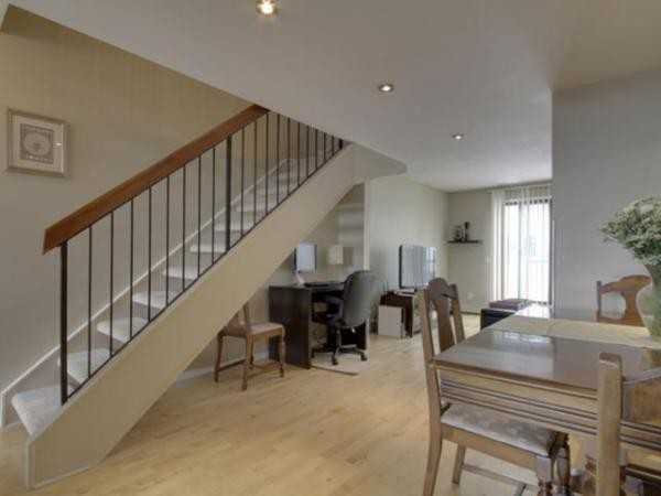 2400 15 St SW - Photo 3 of 12