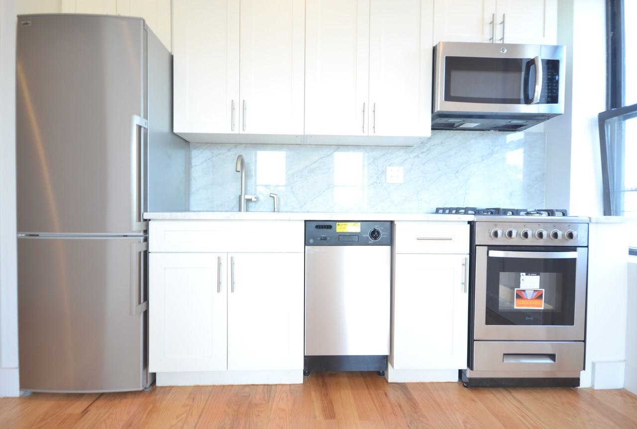 557 15th St #6B - Photo 2 of 4