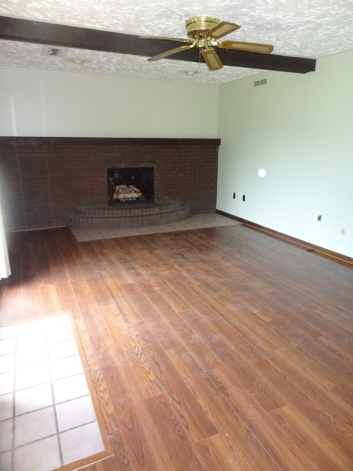 11024 Sagebrush Ave NE - Photo 2 of 10