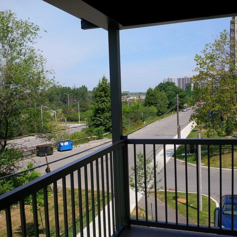 1841 Riverside Dr - Photo 2 of 9