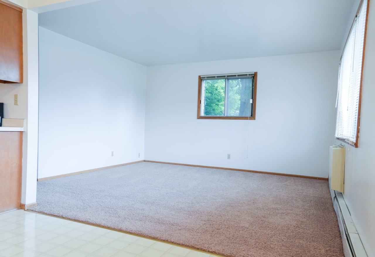 3615 S 60th St - Photo 3 of 9