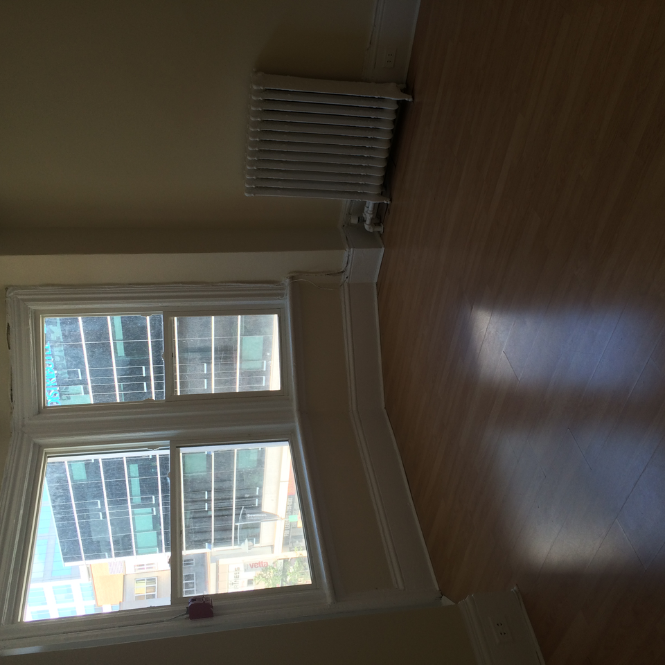 212 Bank St - Photo 3 of 4