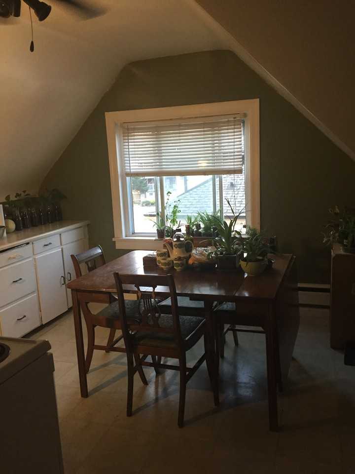 8 Wellington St S - Photo 3 of 8