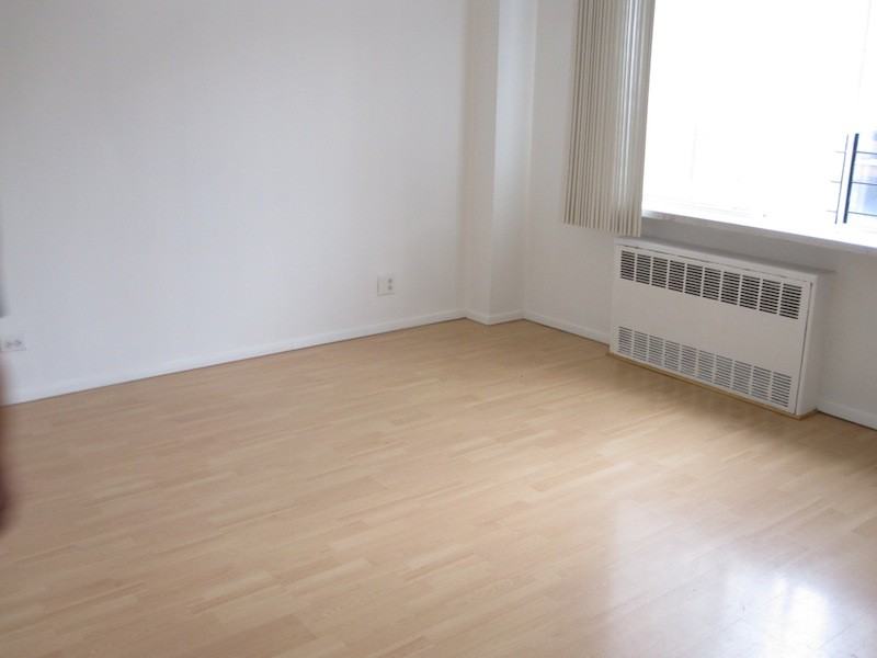 28 Elizabeth St - Photo 3 of 8